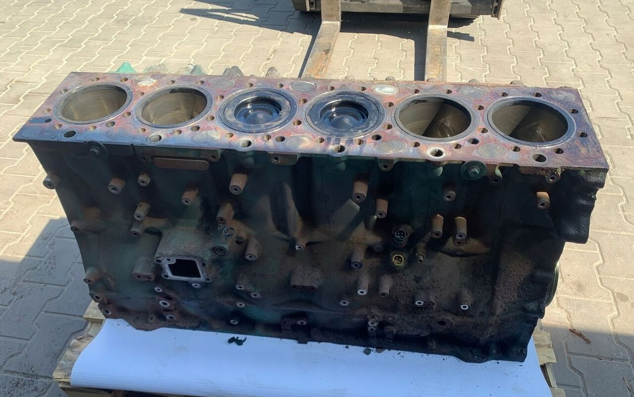 VOLVO BLOK Z WAŁEM I TŁOKAMI D13*483103* K2 Volvo FH 4 - Bloque de cilindros para Camión: foto 3 VOLVO BLOK Z WAŁEM I TŁOKAMI D13*483103* K2 Volvo FH 4 - Bloque de cilindros para Camión: foto 3