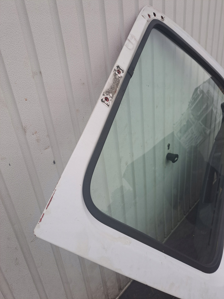 VOLVO DRZWI KOMPLETNE PRAWE VOLVO FM 12 13 - Puerta y piezas para Camión: foto 2 VOLVO DRZWI KOMPLETNE PRAWE VOLVO FM 12 13 - Puerta y piezas para Camión: foto 2