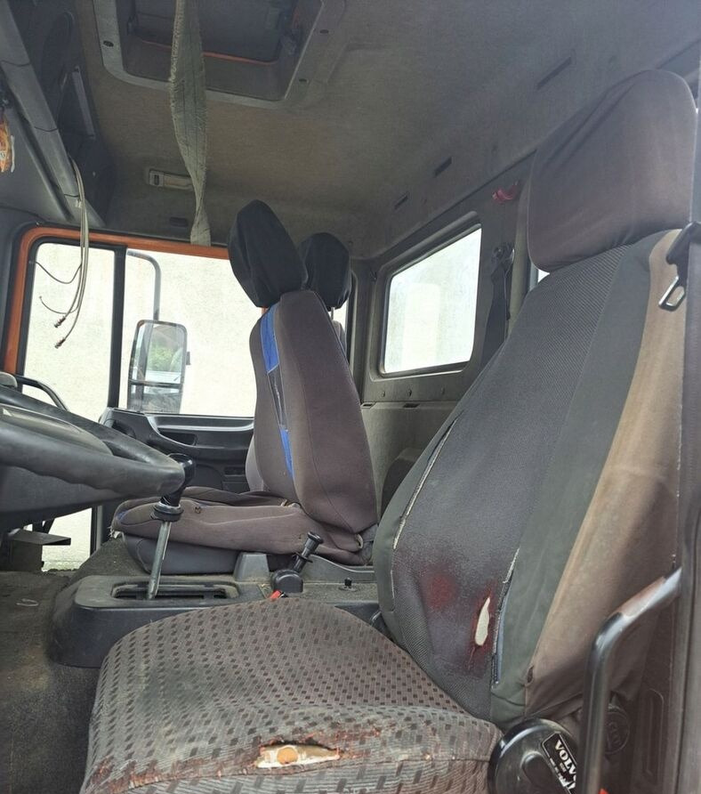 VOLVO KABINA KOMPLETNA DZIENNA VOLVO FL 6 00-06 - Cabina para Camión: foto 4 VOLVO KABINA KOMPLETNA DZIENNA VOLVO FL 6 00-06 - Cabina para Camión: foto 4