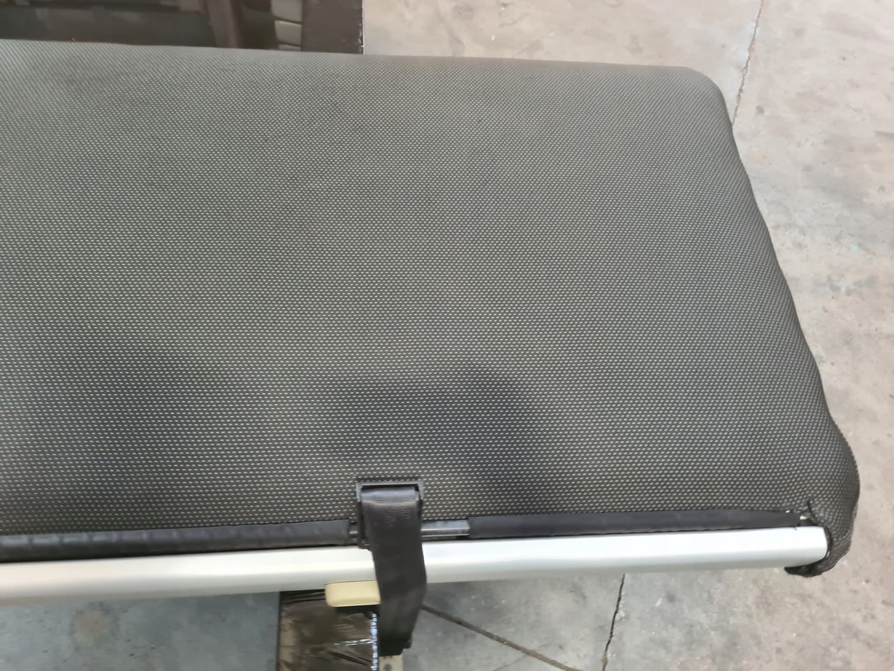 VOLVO ŁÓŻKO KOMPLETNE GÓRNE LEŻANKA MOCOWANIA - Asiento para Camión: foto 2 VOLVO ŁÓŻKO KOMPLETNE GÓRNE LEŻANKA MOCOWANIA - Asiento para Camión: foto 2