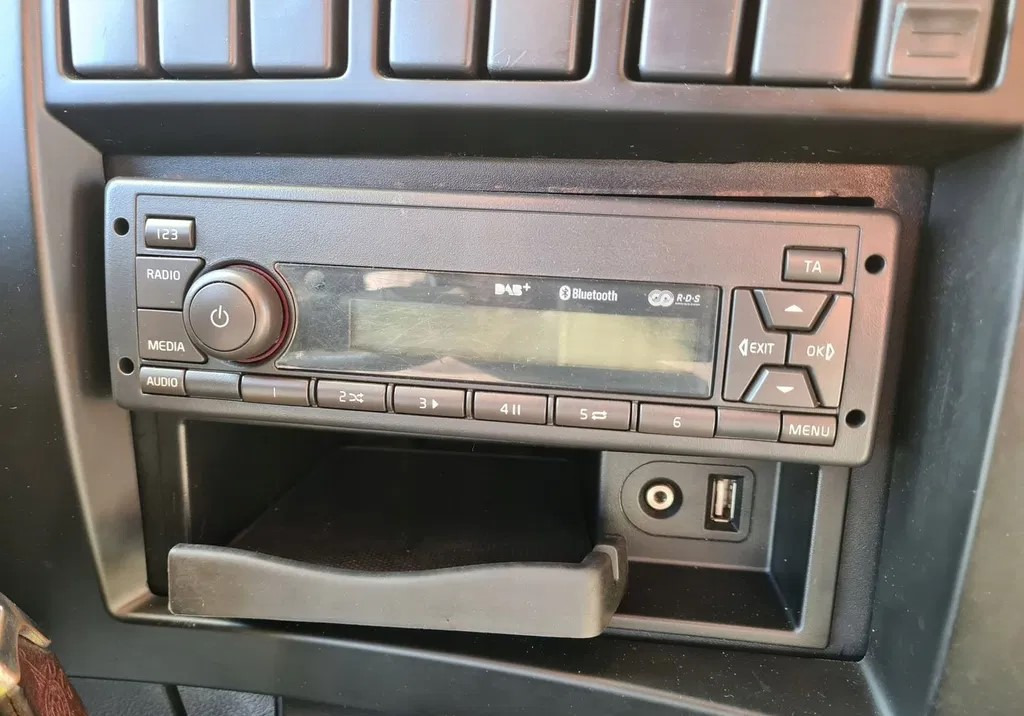 VOLVO RADIO MP3 BLUETOOTH CD AUX USB 12V VOLVO FE FL EURO 6 - Cabina e interior para Camión: foto 2 VOLVO RADIO MP3 BLUETOOTH CD AUX USB 12V VOLVO FE FL EURO 6 - Cabina e interior para Camión: foto 2