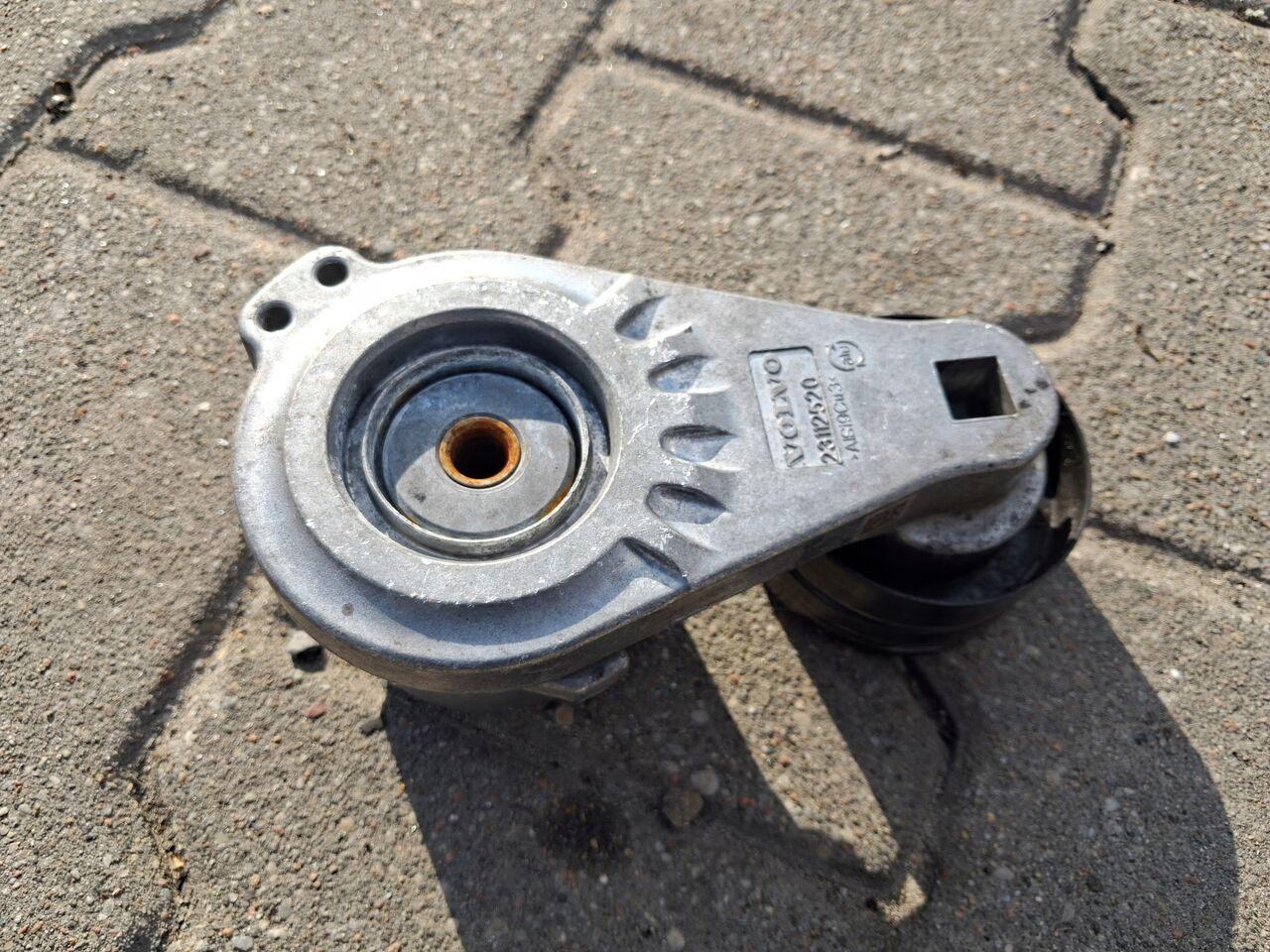 VOLVO ROLKA NAPINACZ PASKA ALTERNATORA RENAULT RANGE GAMA T VOLVO FH 4 5 - Motor y piezas para Camión: foto 2 VOLVO ROLKA NAPINACZ PASKA ALTERNATORA RENAULT RANGE GAMA T VOLVO FH 4 5 - Motor y piezas para Camión: foto 2