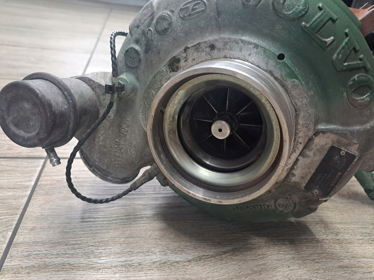 Turbocompresor para Camión VOLVO TURBINA TURBOSPRĘŻARKA I-SAVE D13K VOLVO FH 4 FH 5 RENAULT GAMA T 23223052 WE80426B: foto 7 Turbocompresor para Camión VOLVO TURBINA TURBOSPRĘŻARKA I-SAVE D13K VOLVO FH 4 FH 5 RENAULT GAMA T 23223052 WE80426B: foto 7