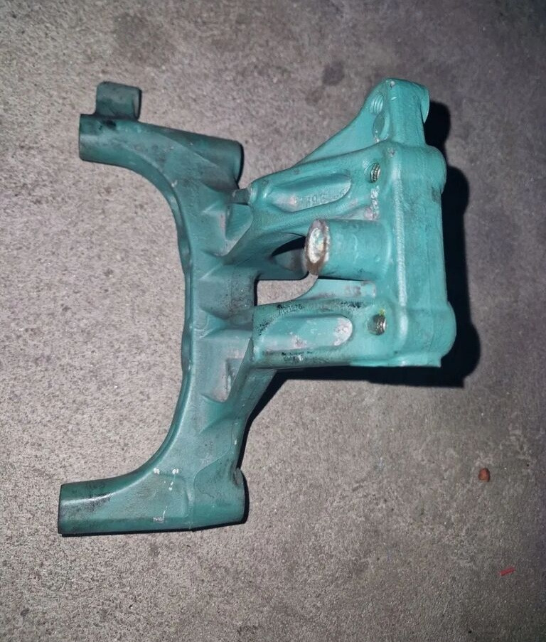 VOLVO WSPORNIK ŁAPA MOCOWANIE PODSTAWA VOLVO FH 16 D16K 21938087 - Carrocería y exterior para Camión: foto 1 VOLVO WSPORNIK ŁAPA MOCOWANIE PODSTAWA VOLVO FH 16 D16K 21938087 - Carrocería y exterior para Camión: foto 1