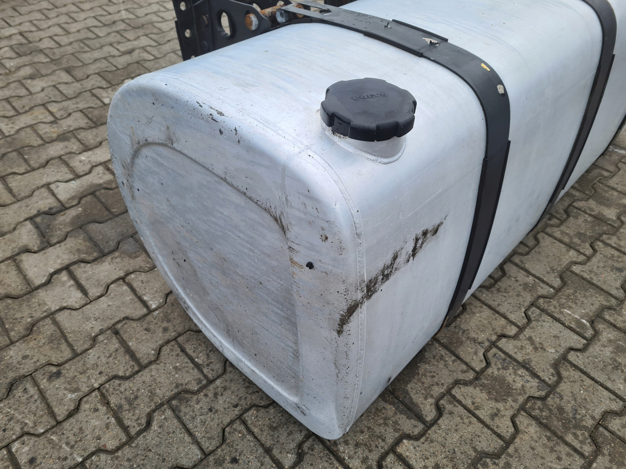 VOLVO ZBIORNIK PALIWA RENAULT PREMIUM MAGNUM DXI GAMA T VOLVO FH 13 4 180X70X70 - Depósito de combustible para Camión: foto 4 VOLVO ZBIORNIK PALIWA RENAULT PREMIUM MAGNUM DXI GAMA T VOLVO FH 13 4 180X70X70 - Depósito de combustible para Camión: foto 4