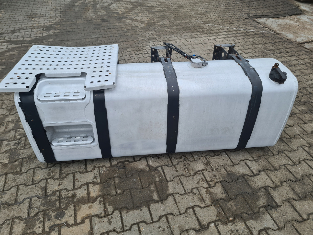 VOLVO ZBIORNIK PALIWA RENAULT PREMIUM MAGNUM DXI GAMA T VOLVO FH 13 4 195X70X70 - Depósito de combustible para Camión: foto 1 VOLVO ZBIORNIK PALIWA RENAULT PREMIUM MAGNUM DXI GAMA T VOLVO FH 13 4 195X70X70 - Depósito de combustible para Camión: foto 1