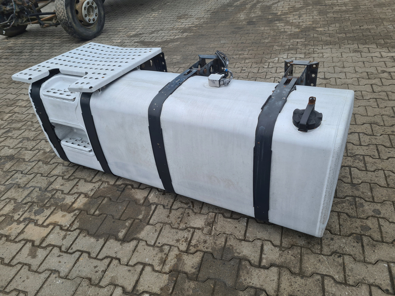 VOLVO ZBIORNIK PALIWA RENAULT PREMIUM MAGNUM DXI GAMA T VOLVO FH 13 4 195X70X70 - Depósito de combustible para Camión: foto 5 VOLVO ZBIORNIK PALIWA RENAULT PREMIUM MAGNUM DXI GAMA T VOLVO FH 13 4 195X70X70 - Depósito de combustible para Camión: foto 5