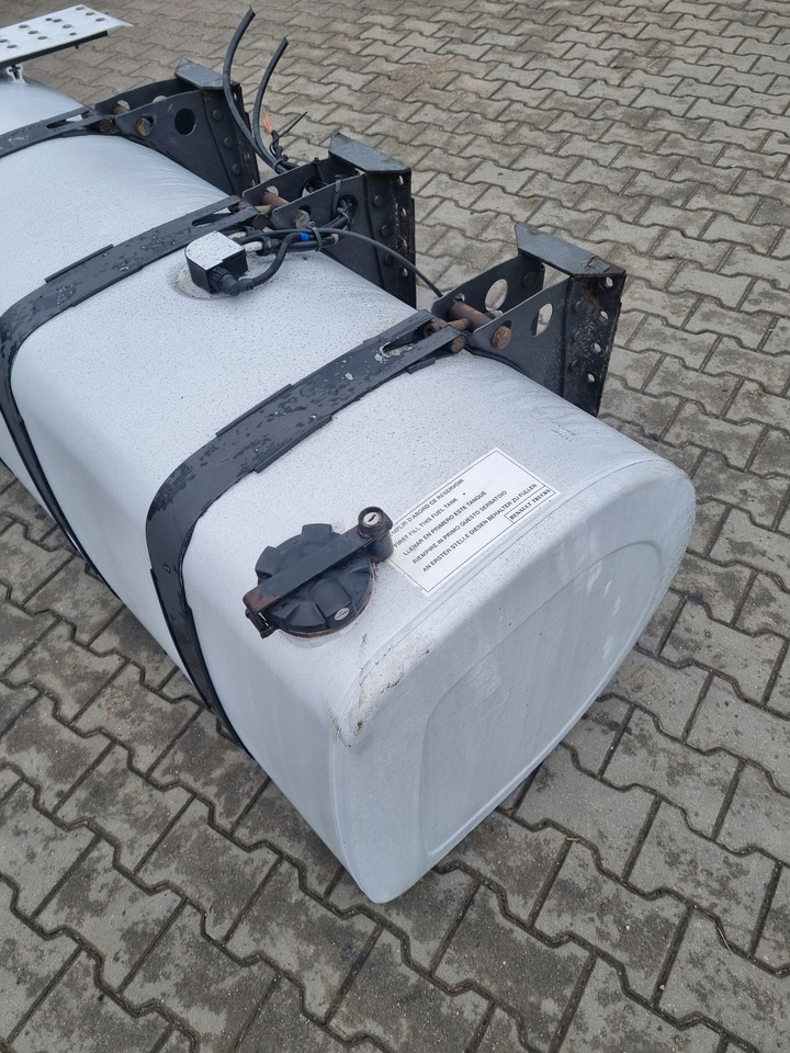 VOLVO ZBIORNIK PALIWA RENAULT PREMIUM MAGNUM DXI VOLVO FH FM 12 13 4 175X70X70 - Depósito de combustible para Camión: foto 4 VOLVO ZBIORNIK PALIWA RENAULT PREMIUM MAGNUM DXI VOLVO FH FM 12 13 4 175X70X70 - Depósito de combustible para Camión: foto 4