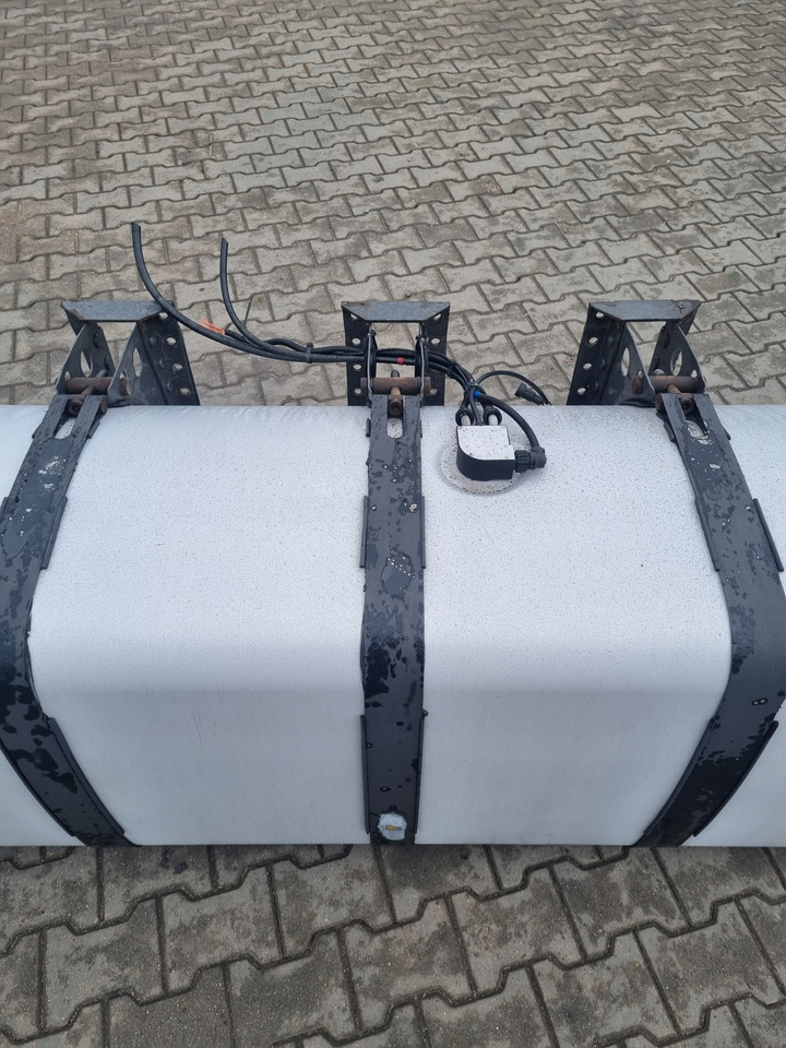 VOLVO ZBIORNIK PALIWA RENAULT PREMIUM MAGNUM DXI VOLVO FH FM 12 13 4 175X70X70 - Depósito de combustible para Camión: foto 3 VOLVO ZBIORNIK PALIWA RENAULT PREMIUM MAGNUM DXI VOLVO FH FM 12 13 4 175X70X70 - Depósito de combustible para Camión: foto 3