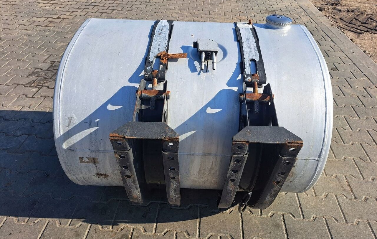 VOLVO ZBIORNIK PALIWA VOLVO FH 4 RENAULT GAMA T 100/70/70 21516447 - Depósito de combustible para Camión: foto 2 VOLVO ZBIORNIK PALIWA VOLVO FH 4 RENAULT GAMA T 100/70/70 21516447 - Depósito de combustible para Camión: foto 2