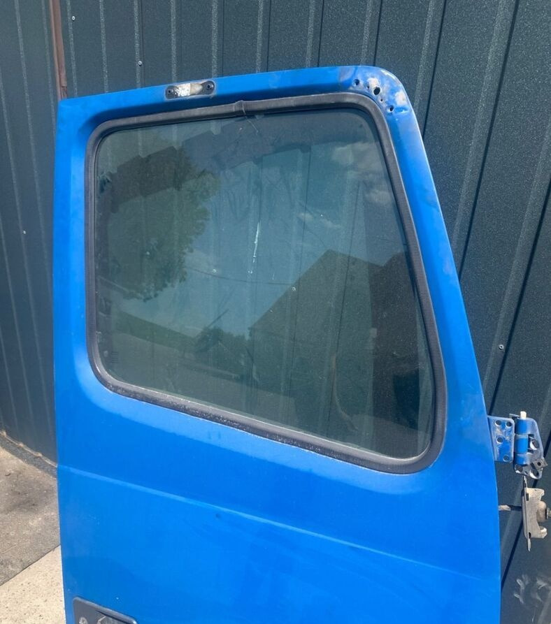 Volvo FH 12 13 - Puerta y piezas para Camión: foto 3 Volvo FH 12 13 - Puerta y piezas para Camión: foto 3