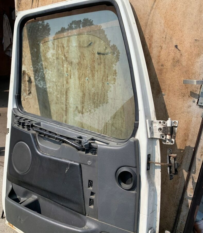 Volvo FH 12 13 - Puerta y piezas para Camión: foto 3 Volvo FH 12 13 - Puerta y piezas para Camión: foto 3