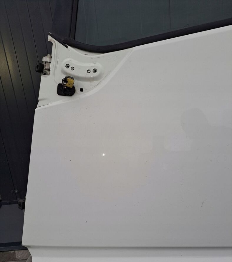 Volvo FH 4 - Puerta y piezas para Camión: foto 5 Volvo FH 4 - Puerta y piezas para Camión: foto 5