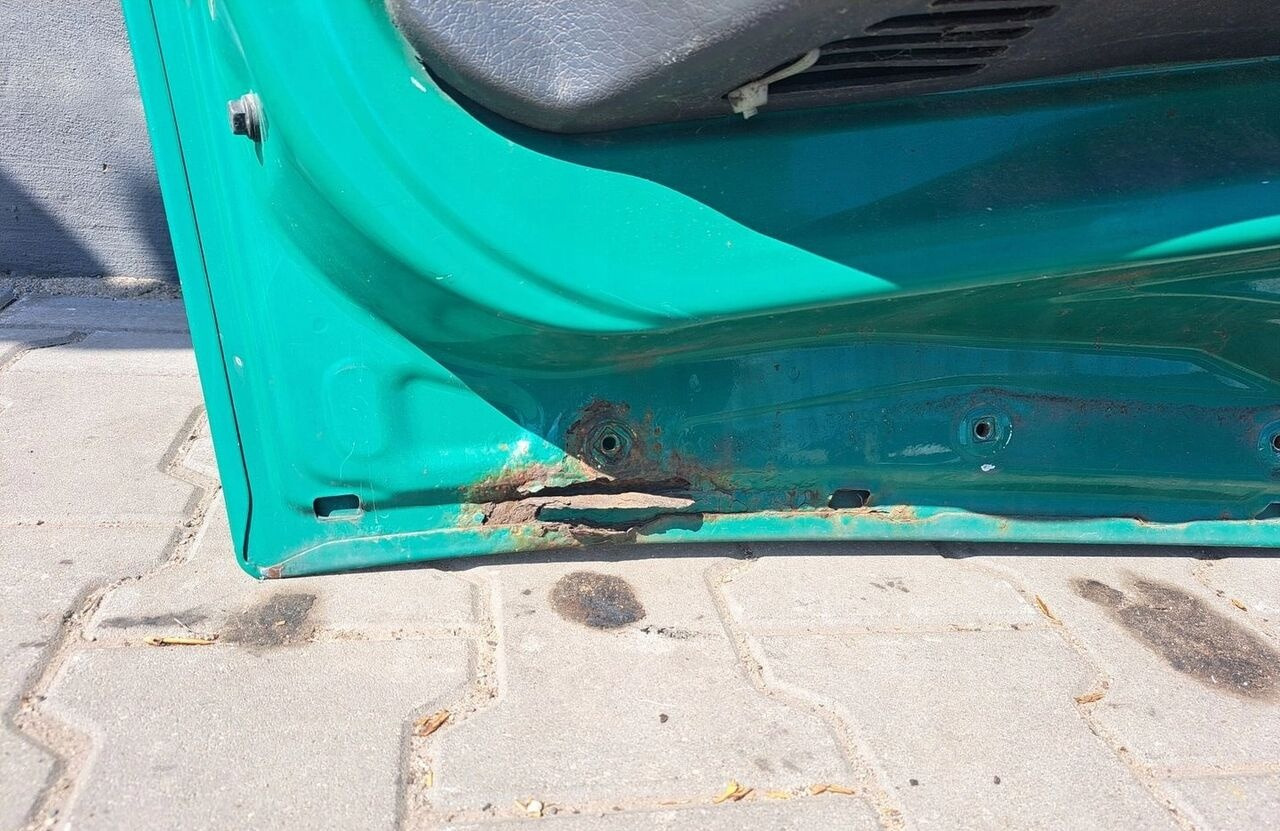 Volvo KOMPLETNE LEWE FH 12 13 Volvo - Puerta y piezas para Camión: foto 2 Volvo KOMPLETNE LEWE FH 12 13 Volvo - Puerta y piezas para Camión: foto 2