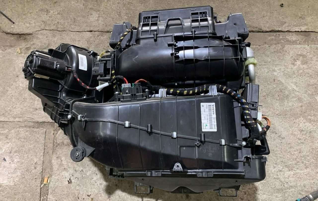 Volvo NAGRZEWNICA KOMPLETNA VOLVO FH 4 - Calefacción/ Ventilación para Camión: foto 1 Volvo NAGRZEWNICA KOMPLETNA VOLVO FH 4 - Calefacción/ Ventilación para Camión: foto 1