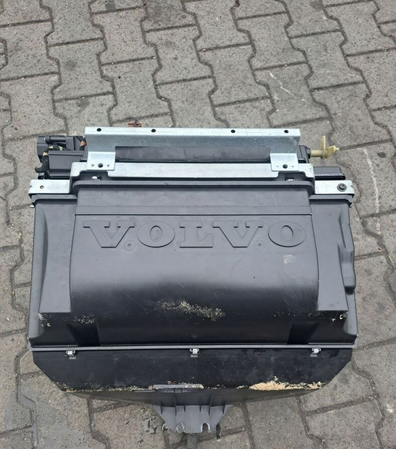 Volvo NAGRZEWNICA KOMPLETNA VOLVO FH FM 9 13 LIFT - Calefacción/ Ventilación para Camión: foto 2 Volvo NAGRZEWNICA KOMPLETNA VOLVO FH FM 9 13 LIFT - Calefacción/ Ventilación para Camión: foto 2