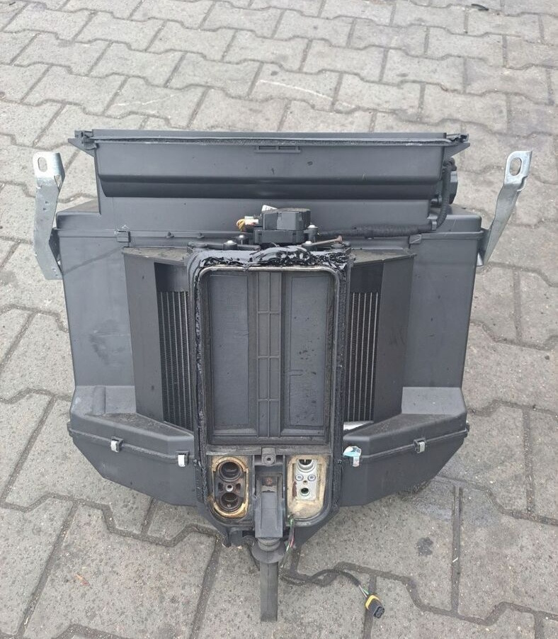 Volvo NAGRZEWNICA KOMPLETNA VOLVO FH FM 9 13 LIFT - Calefacción/ Ventilación para Camión: foto 1 Volvo NAGRZEWNICA KOMPLETNA VOLVO FH FM 9 13 LIFT - Calefacción/ Ventilación para Camión: foto 1