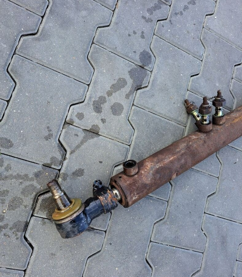 Volvo SIŁOWNIK OSI SKRĘTNEJ KIEROWANEJ 3987646 Volvo FH FM 9 12 - Dirección para Camión: foto 2 Volvo SIŁOWNIK OSI SKRĘTNEJ KIEROWANEJ 3987646 Volvo FH FM 9 12 - Dirección para Camión: foto 2