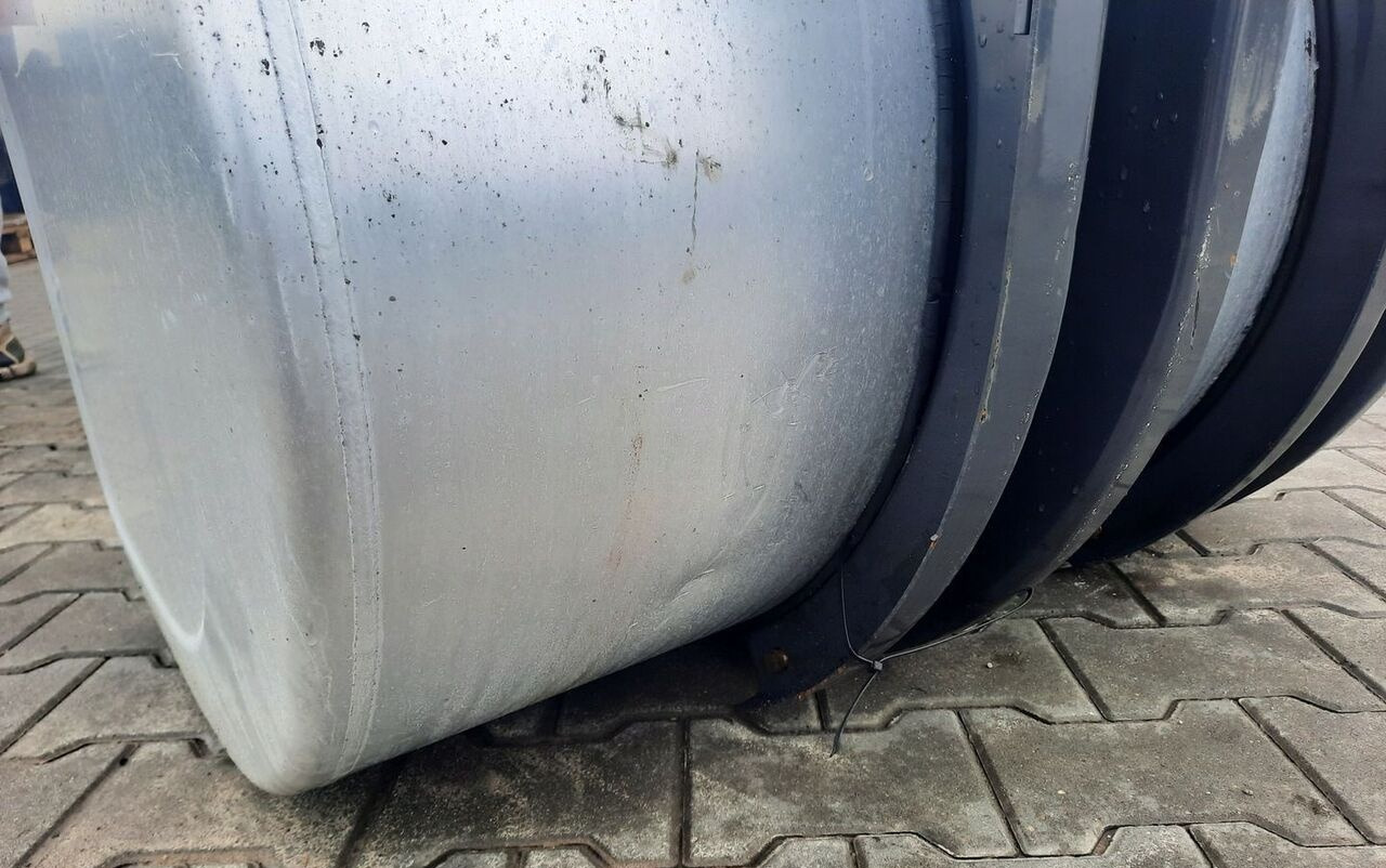 Volvo ZBIORNIK PALIWA VOLVO FH FM 4 100/70/70 20503505 - Depósito de combustible para Camión: foto 2 Volvo ZBIORNIK PALIWA VOLVO FH FM 4 100/70/70 20503505 - Depósito de combustible para Camión: foto 2