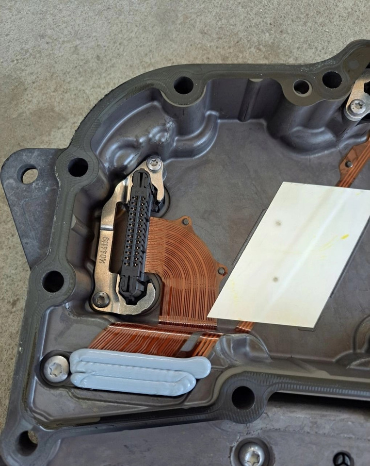 Caja de cambios y piezas para Camión ZF ELEKTRONIKA WYBIERAKA SKRZYNI BIEGÓW ZF TRAXON 12TX2620 TD 0501337233 21034134 K023088: foto 6 Caja de cambios y piezas para Camión ZF ELEKTRONIKA WYBIERAKA SKRZYNI BIEGÓW ZF TRAXON 12TX2620 TD 0501337233 21034134 K023088: foto 6