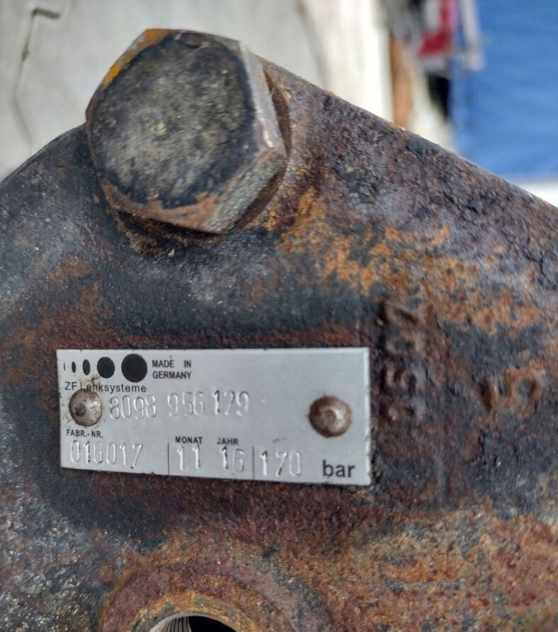 ZF KOLUMNA KIEROWNICZA OSI SKRĘTNEJ VOLVO FH FM 6X2 - Caja de dirección para Camión: foto 2 ZF KOLUMNA KIEROWNICZA OSI SKRĘTNEJ VOLVO FH FM 6X2 - Caja de dirección para Camión: foto 2