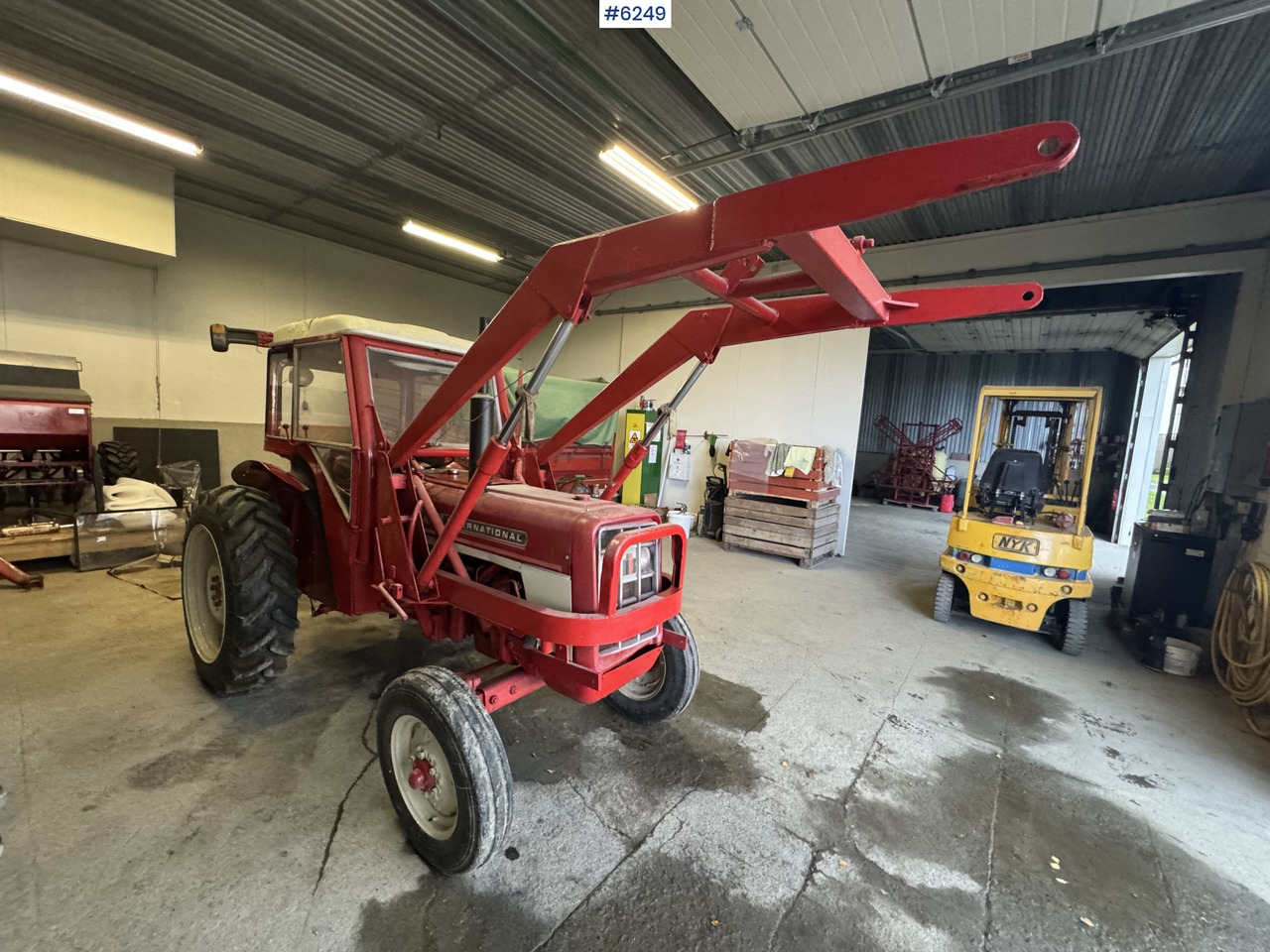 Tractor 1973 International 444 w/ Bjørnerud loader and bucket. WATCH VIDEO: foto 8