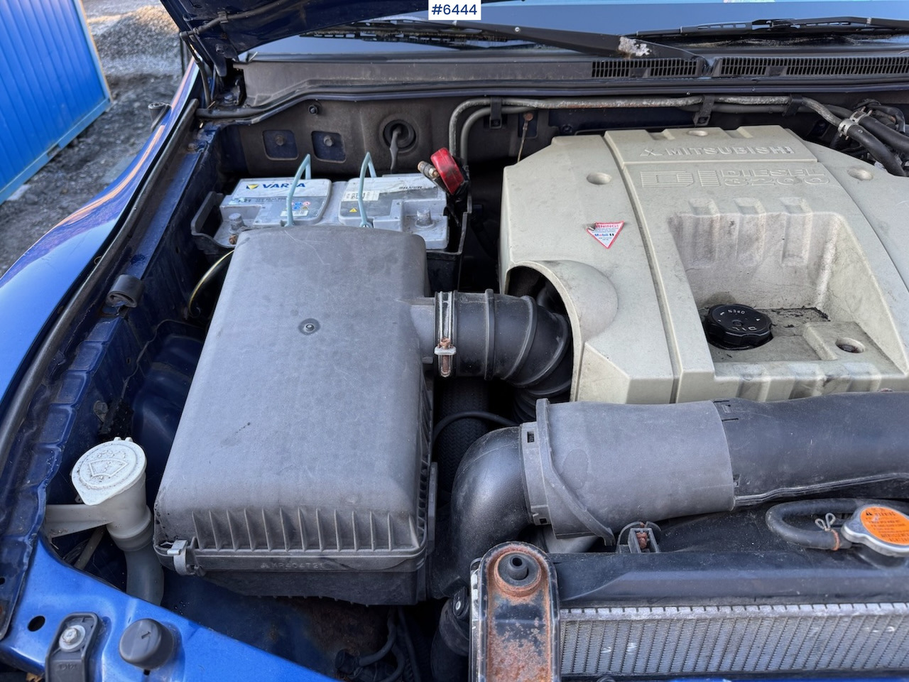 Coche 2000 Mitsubishi Pajero GLX with 7 seats: foto 18