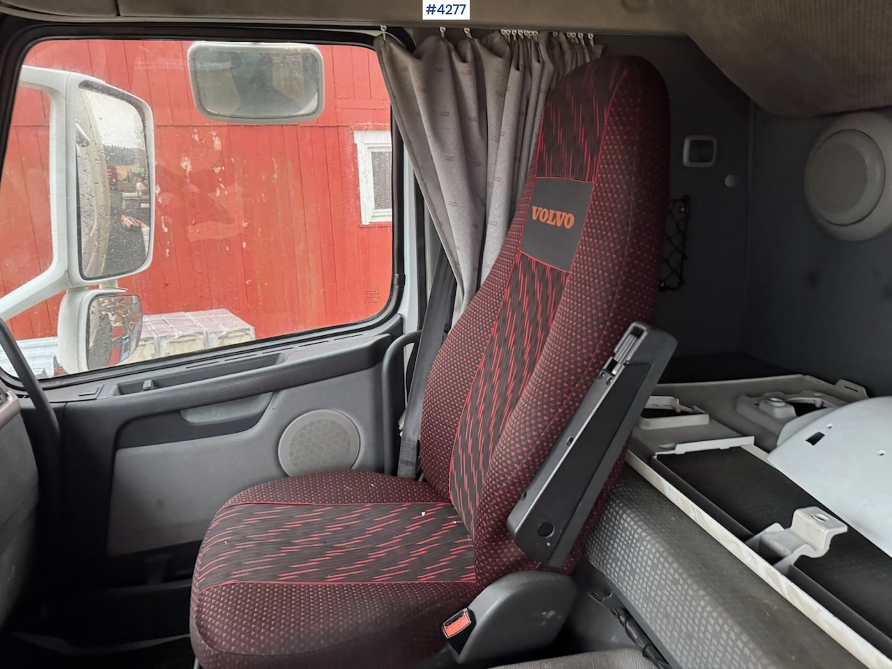Camión caja cerrada 2002 Volvo FM9 Containerchassis: foto 16