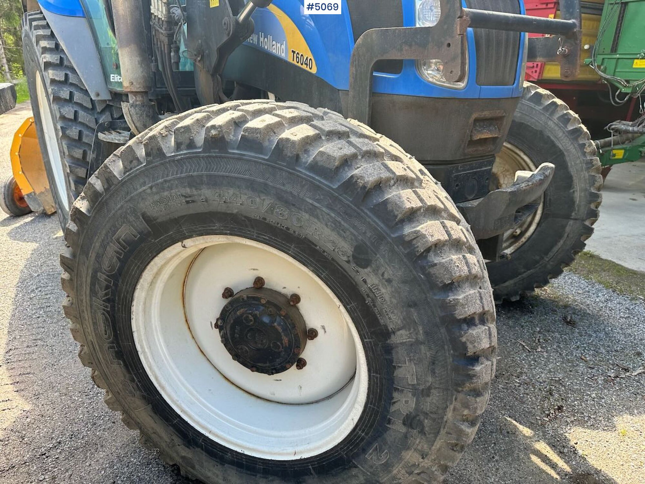 Tractor 2009 New Holland T6040 SS w/ Trima front loader: foto 7 Tractor 2009 New Holland T6040 SS w/ Trima front loader: foto 7