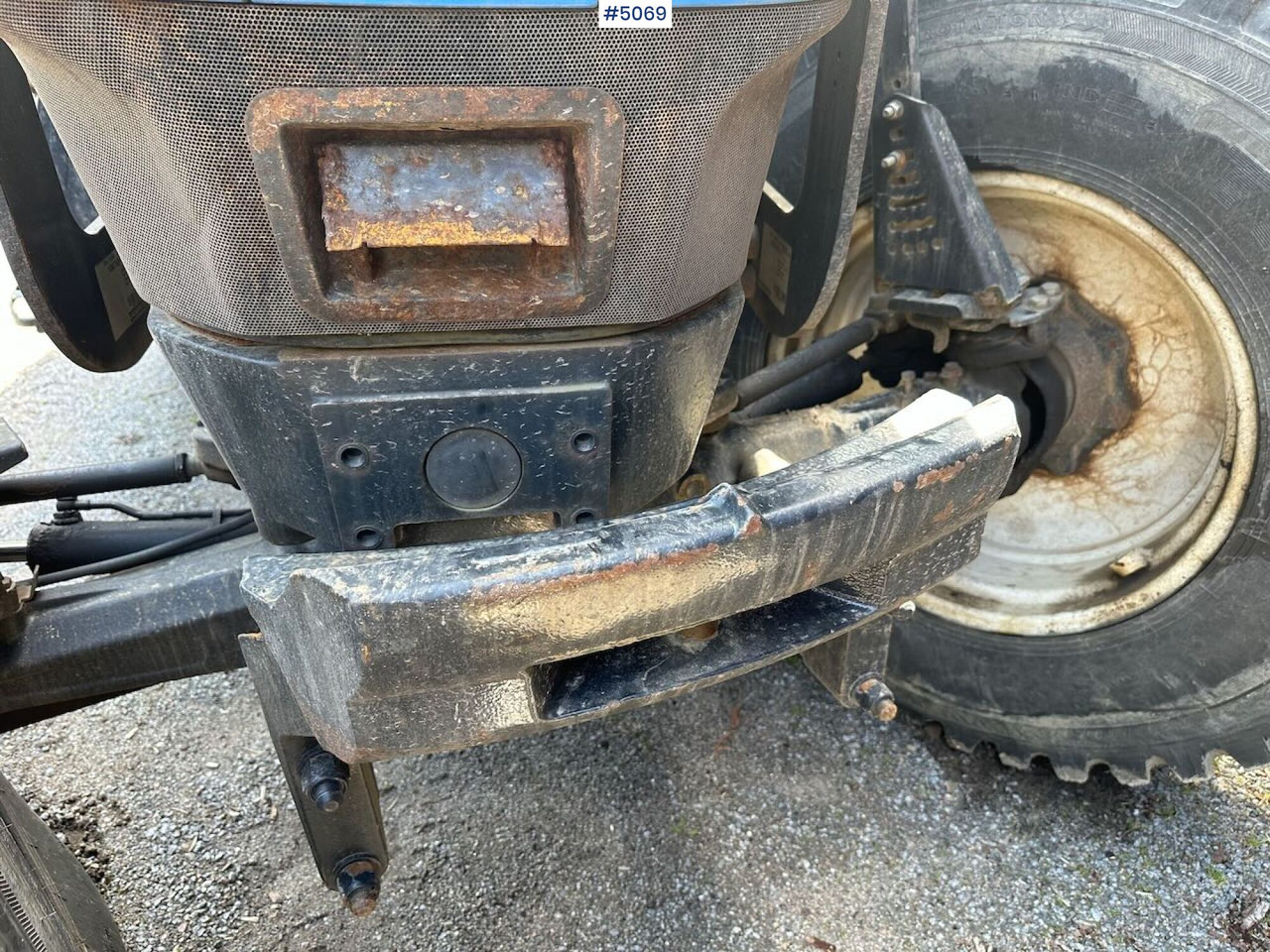 Tractor 2009 New Holland T6040 SS w/ Trima front loader: foto 11 Tractor 2009 New Holland T6040 SS w/ Trima front loader: foto 11