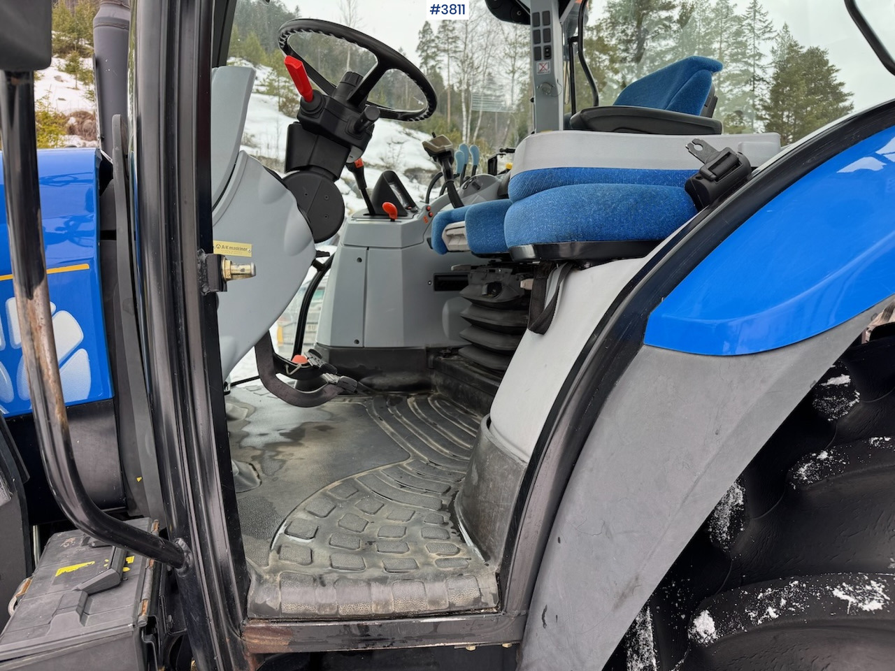 2010 New Holland T6020 Elite w/front loader - Tractor: foto 4 2010 New Holland T6020 Elite w/front loader - Tractor: foto 4