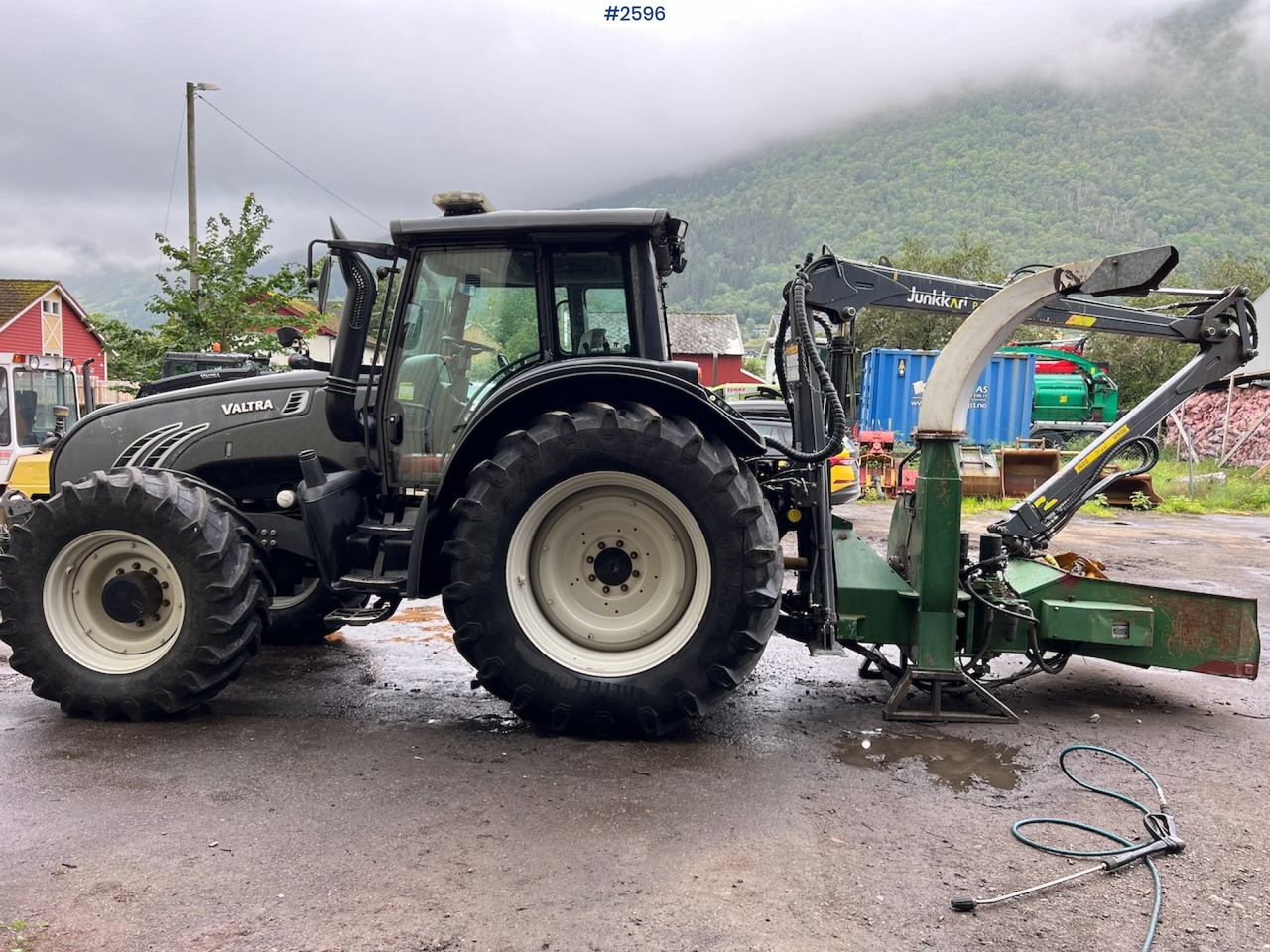 2010 Valtra T182 Versu Tractor w/ 2015 NHS 300E Chipper and 2015 Junkkari P4169 Crane - Tractor: foto 2 2010 Valtra T182 Versu Tractor w/ 2015 NHS 300E Chipper and 2015 Junkkari P4169 Crane - Tractor: foto 2