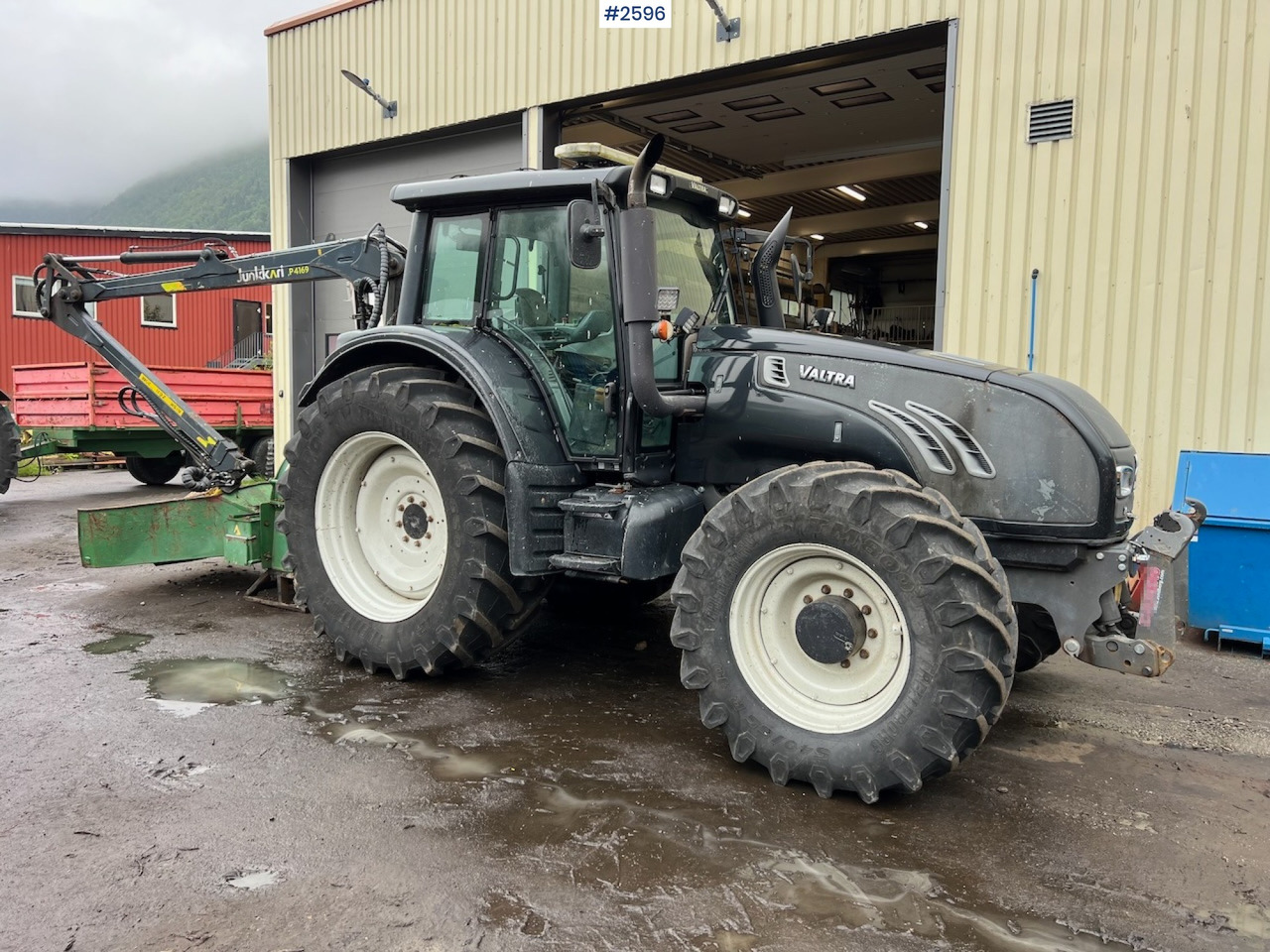 2010 Valtra T182 Versu Tractor w/ 2015 NHS 300E Chipper and 2015 Junkkari P4169 Crane - Tractor: foto 1 2010 Valtra T182 Versu Tractor w/ 2015 NHS 300E Chipper and 2015 Junkkari P4169 Crane - Tractor: foto 1