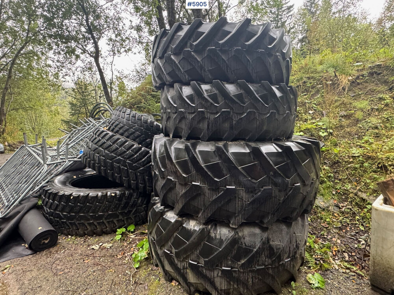 8 pcs Nokian TRI 2 tires. 4 pcs on rims! - Rueda completa para Maquinaria de construcción: foto 2 8 pcs Nokian TRI 2 tires. 4 pcs on rims! - Rueda completa para Maquinaria de construcción: foto 2