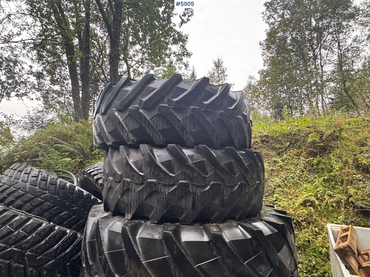 8 pcs Nokian TRI 2 tires. 4 pcs on rims! - Rueda completa para Maquinaria de construcción: foto 5 8 pcs Nokian TRI 2 tires. 4 pcs on rims! - Rueda completa para Maquinaria de construcción: foto 5