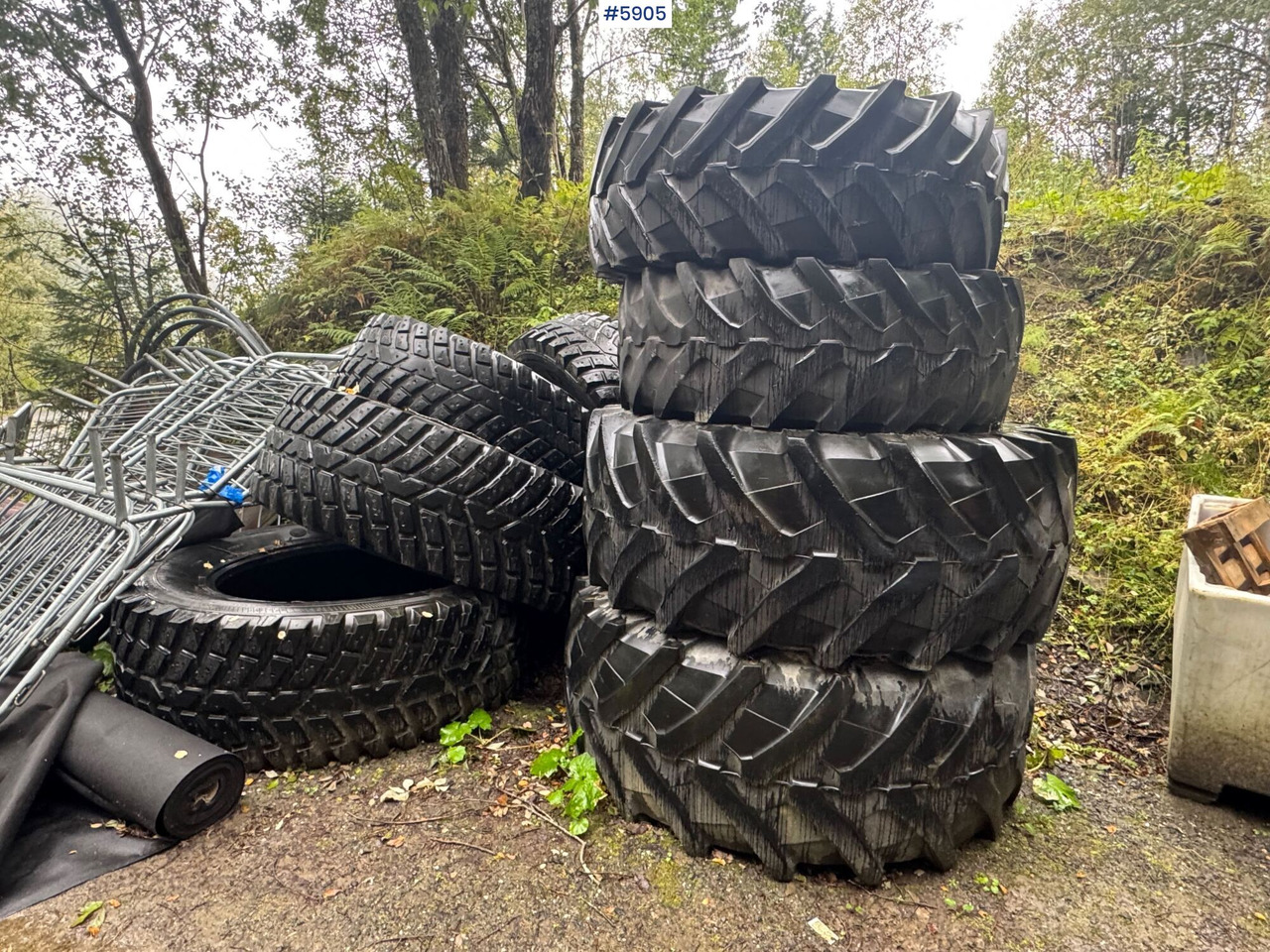 8 pcs Nokian TRI 2 tires. 4 pcs on rims! - Rueda completa para Maquinaria de construcción: foto 1 8 pcs Nokian TRI 2 tires. 4 pcs on rims! - Rueda completa para Maquinaria de construcción: foto 1