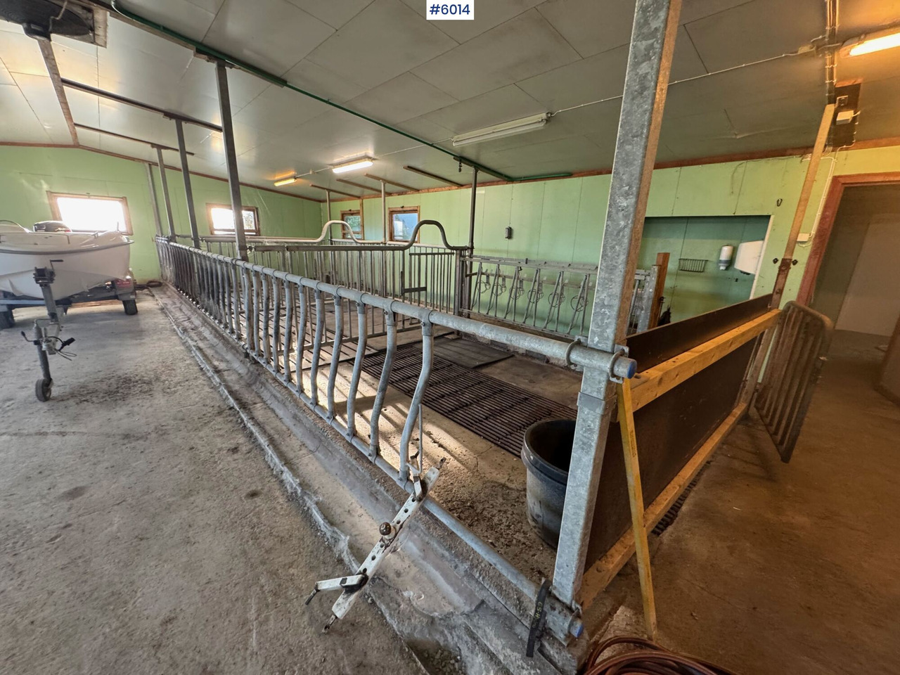 Maquinaria ganadera Catchment fronts and gates – space for 20–25 cows: foto 14