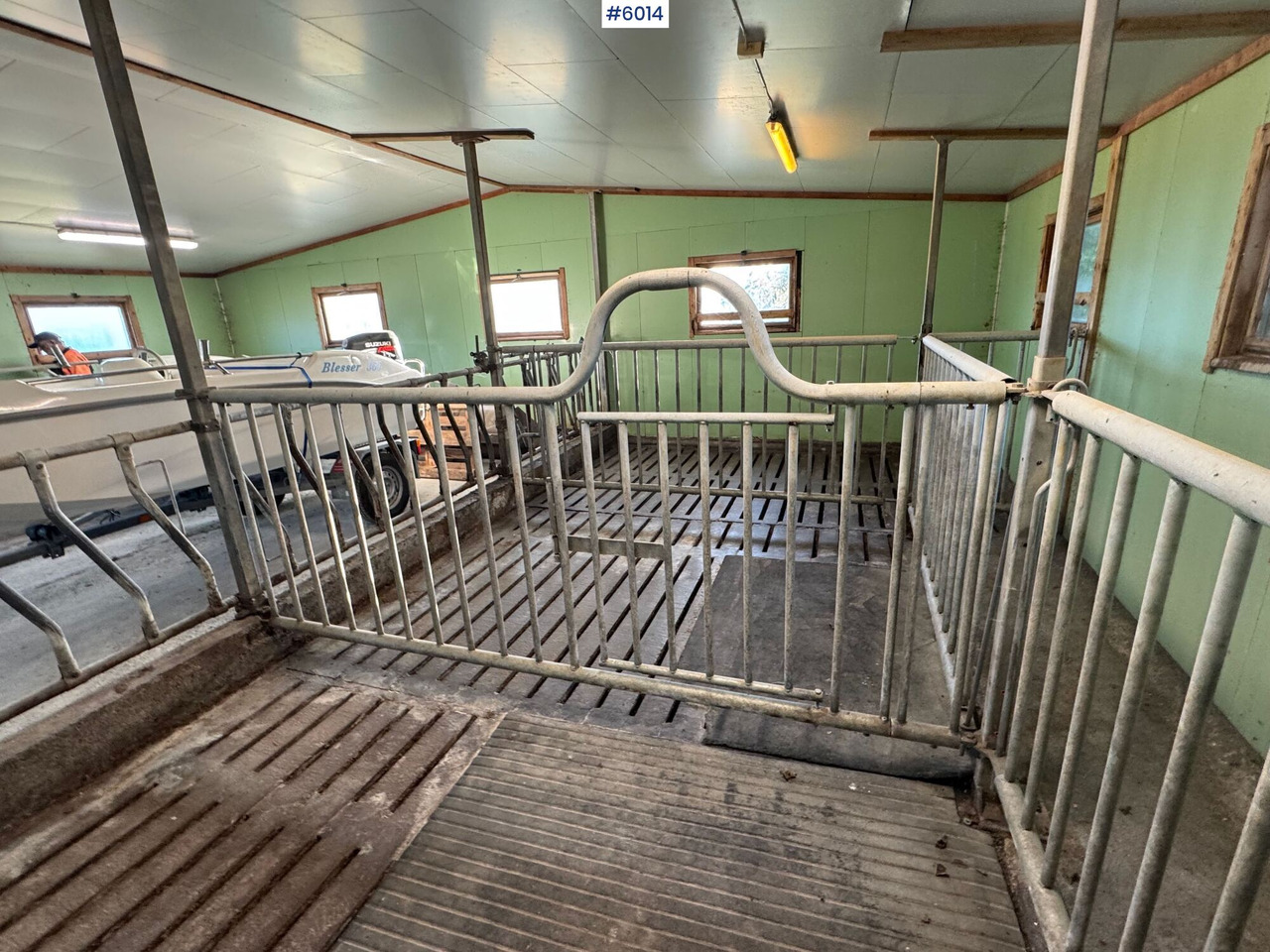 Maquinaria ganadera Catchment fronts and gates – space for 20–25 cows: foto 10