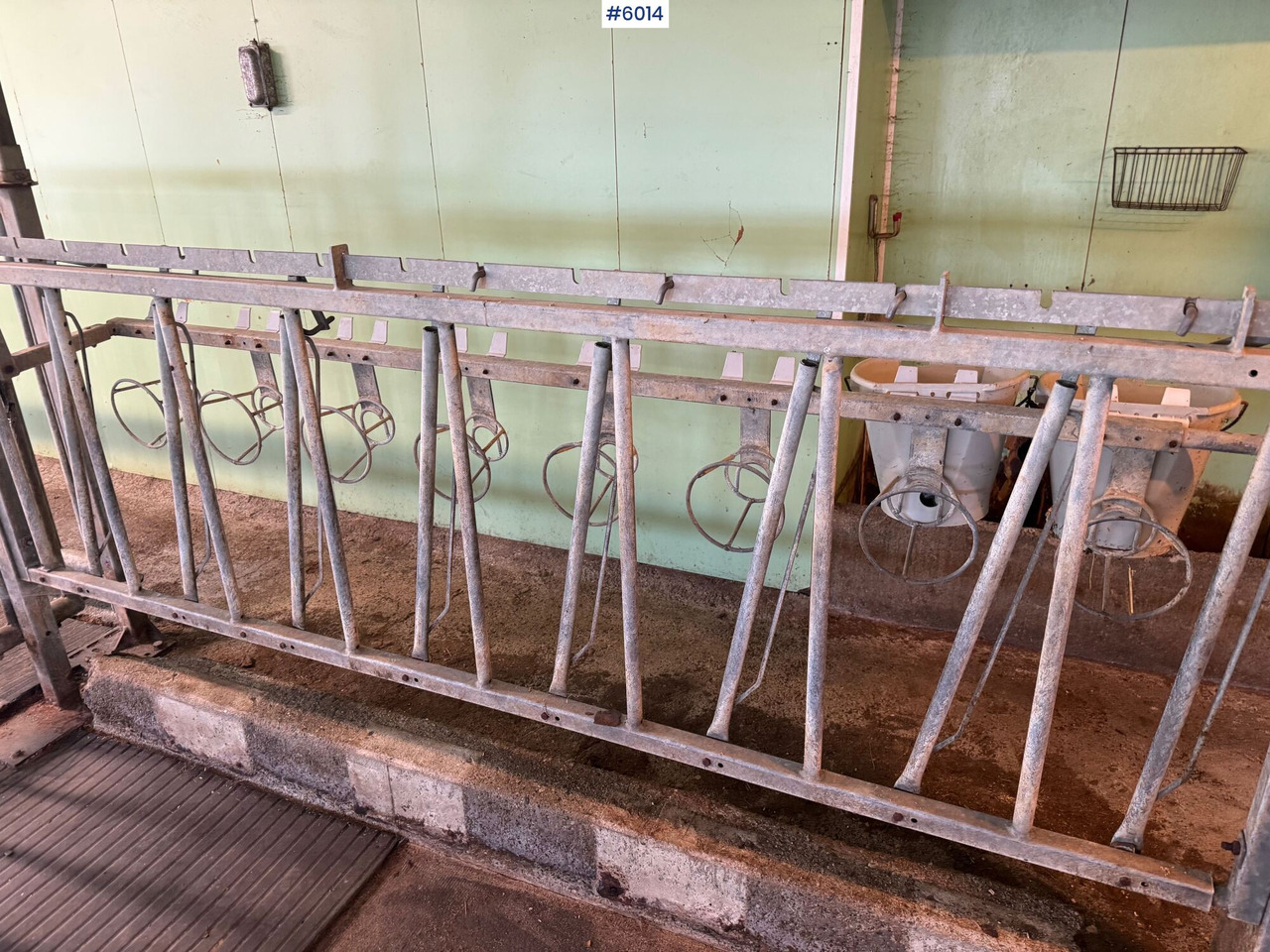 Maquinaria ganadera Catchment fronts and gates – space for 20–25 cows: foto 7