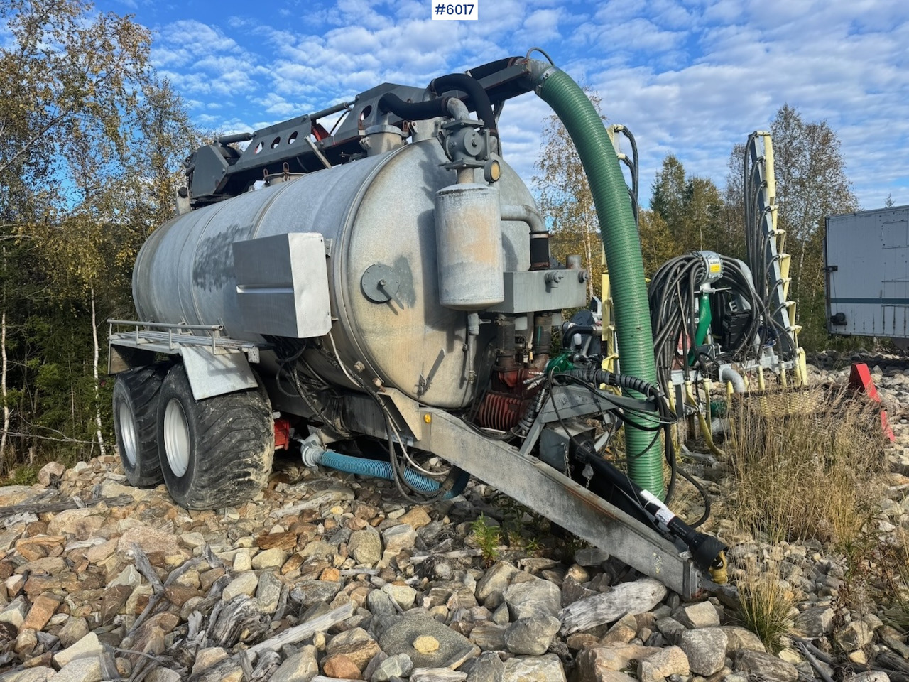 Caveco vacuum wagon with loading robot - Remolque cisterna: foto 3 Caveco vacuum wagon with loading robot - Remolque cisterna: foto 3