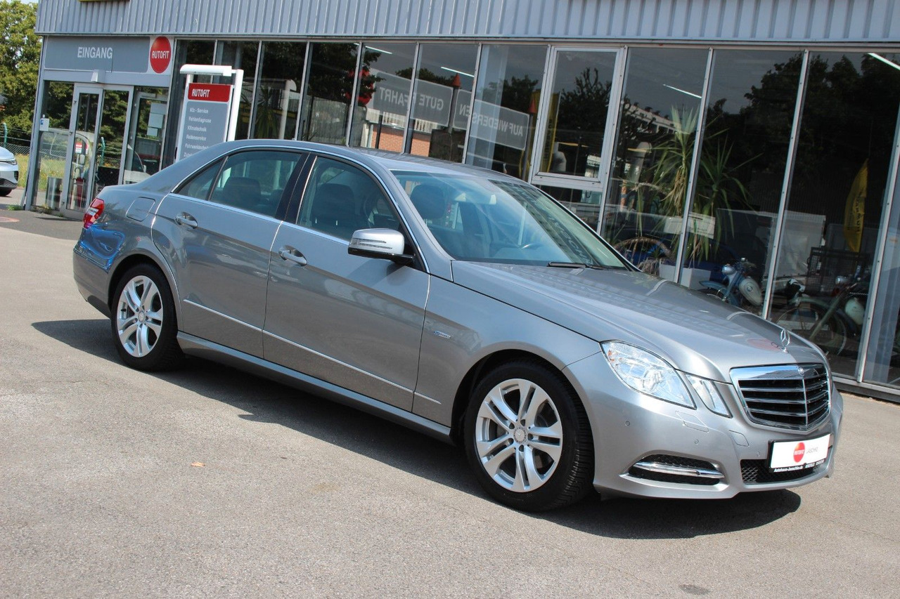 Mercedes-Benz CGI BlueEfficiency Avantgarde Automatik 59980 KM - Sedan: foto 1 Mercedes-Benz CGI BlueEfficiency Avantgarde Automatik 59980 KM - Sedan: foto 1