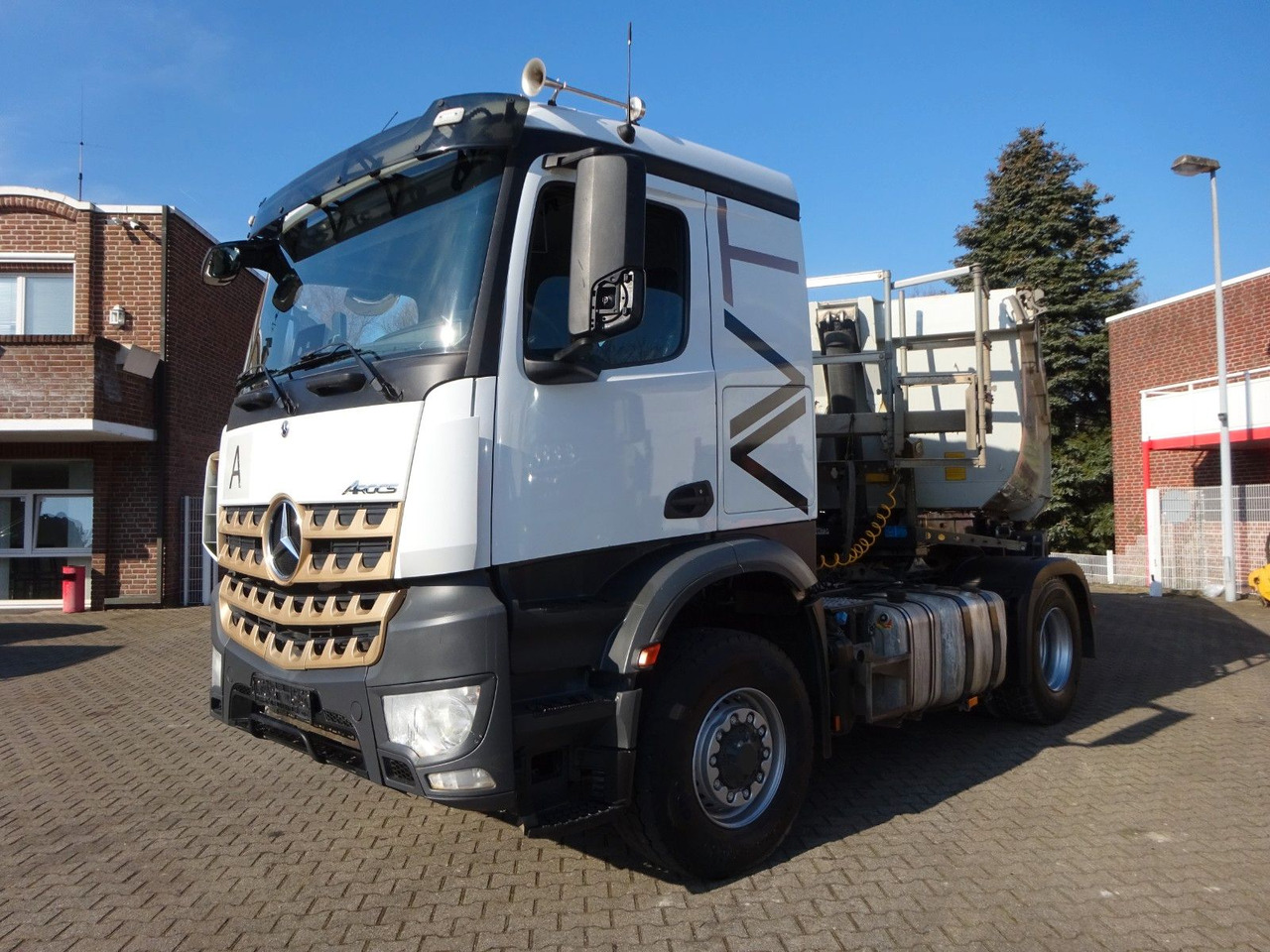 Mercedes-Benz 1851 Arocs SZM 4x2-4 HAD + Hydr. Kipperpumpe Mercedes-Benz 1851 Arocs SZM 4x4 HAD + Hydr. Kipperpumpe - Cabeza tractora: foto 4 Mercedes-Benz 1851 Arocs SZM 4x2-4 HAD + Hydr. Kipperpumpe Mercedes-Benz 1851 Arocs SZM 4x4 HAD + Hydr. Kipperpumpe - Cabeza tractora: foto 4