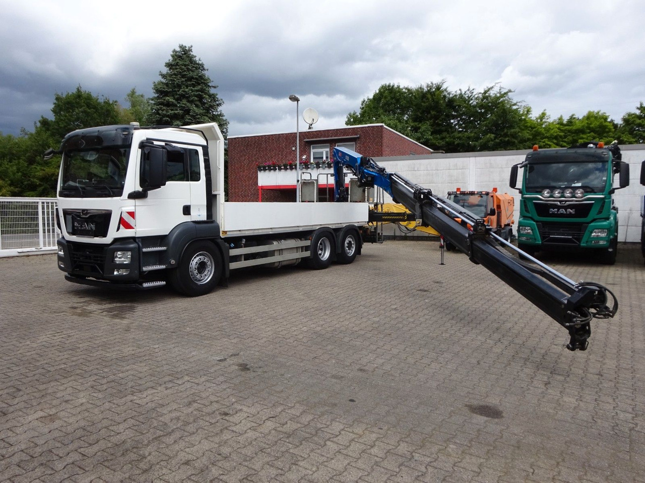 MAN 26.420 TGS Pritsche + HIAB 211 HIPRO Kran - Camión grúa: foto 5 MAN 26.420 TGS Pritsche + HIAB 211 HIPRO Kran - Camión grúa: foto 5