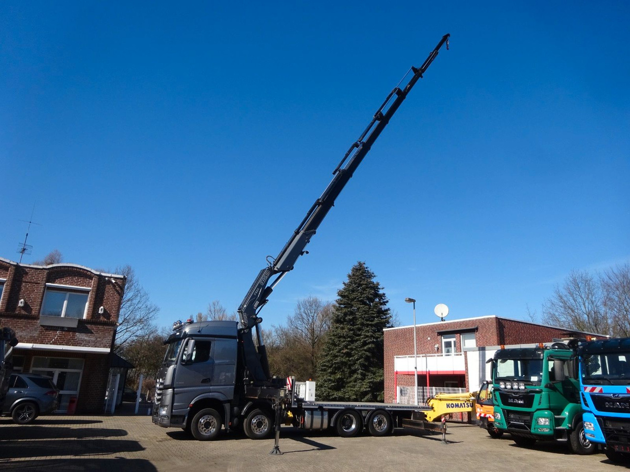 Mercedes-Benz 3453 Plattform + Fassi F820 Kran 8x2 Mercedes-Benz 3453 FASSI F820 Kran 8x Hydr. Ausschub - Camión grúa, Camión caja abierta: foto 3 Mercedes-Benz 3453 Plattform + Fassi F820 Kran 8x2 Mercedes-Benz 3453 FASSI F820 Kran 8x Hydr. Ausschub - Camión grúa, Camión caja abierta: foto 3