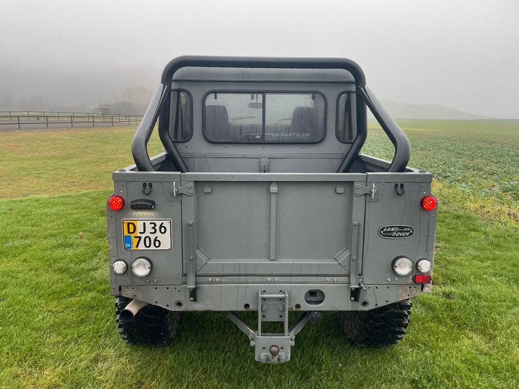 Land Rover Defender 110 2.5 - SUV/ Todoterreno: foto 4 Land Rover Defender 110 2.5 - SUV/ Todoterreno: foto 4