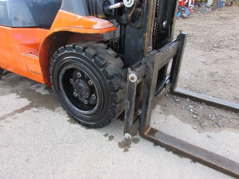 Toyota 62-7 FDF 30 Diesel Gabelstapler 10.500 EUR - Carretilla elevadora diésel: foto 3 Toyota 62-7 FDF 30 Diesel Gabelstapler 10.500 EUR - Carretilla elevadora diésel: foto 3