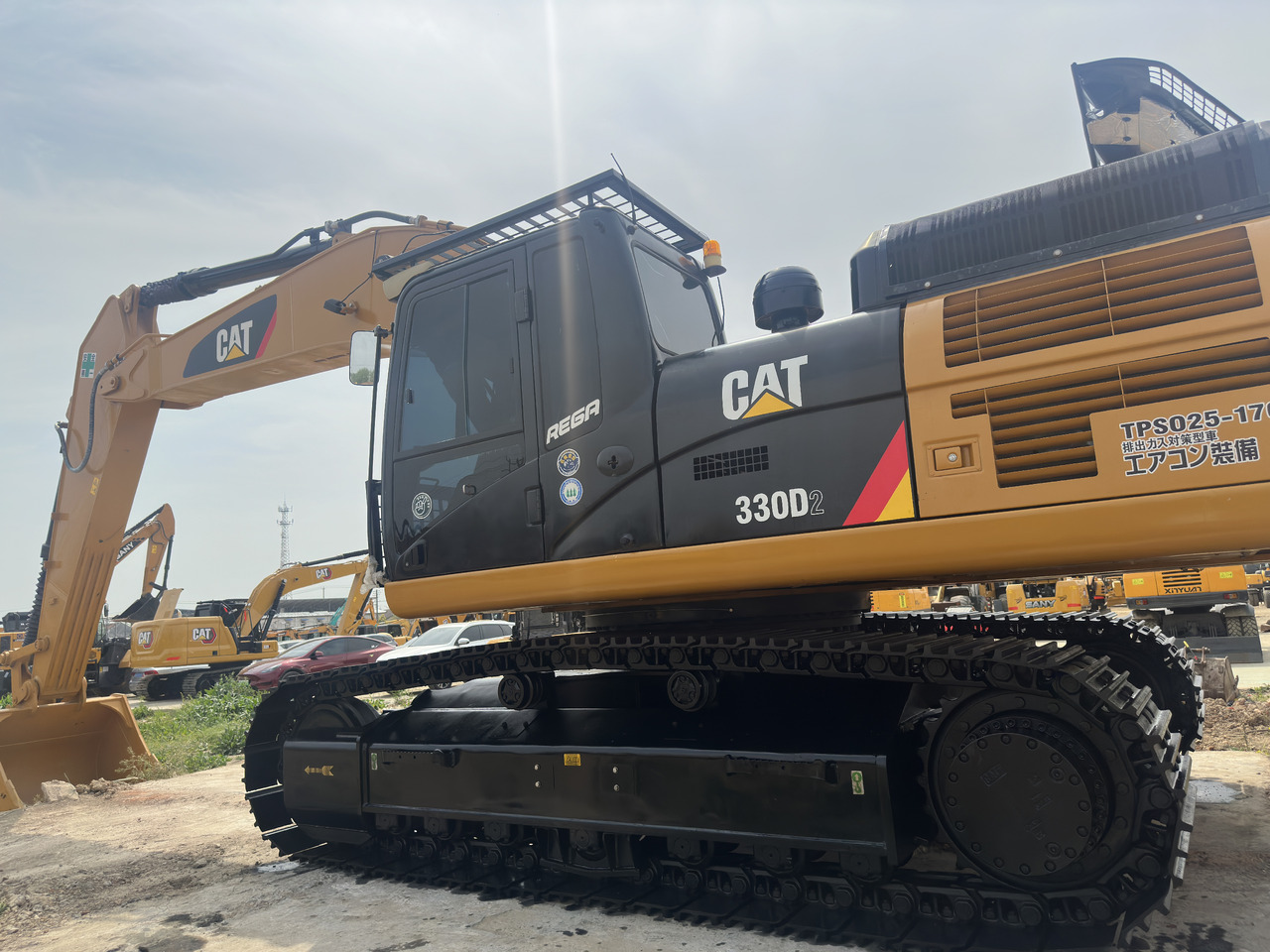 CATERPILLAR 330D2 - Excavadora de cadenas: foto 1 CATERPILLAR 330D2 - Excavadora de cadenas: foto 1