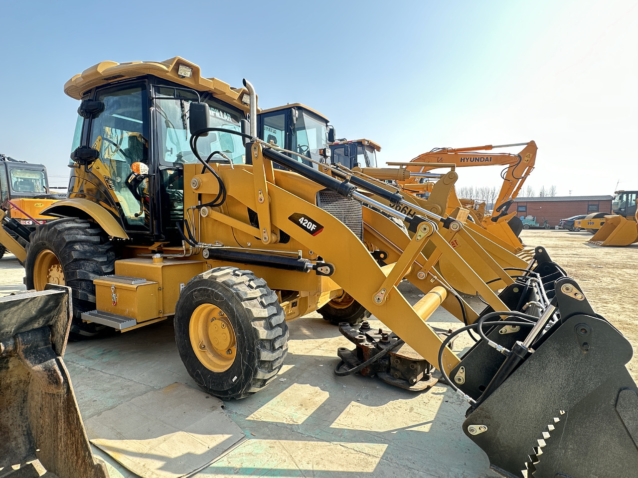 CATERPILLAR 420F - Retroexcavadora: foto 1 CATERPILLAR 420F - Retroexcavadora: foto 1