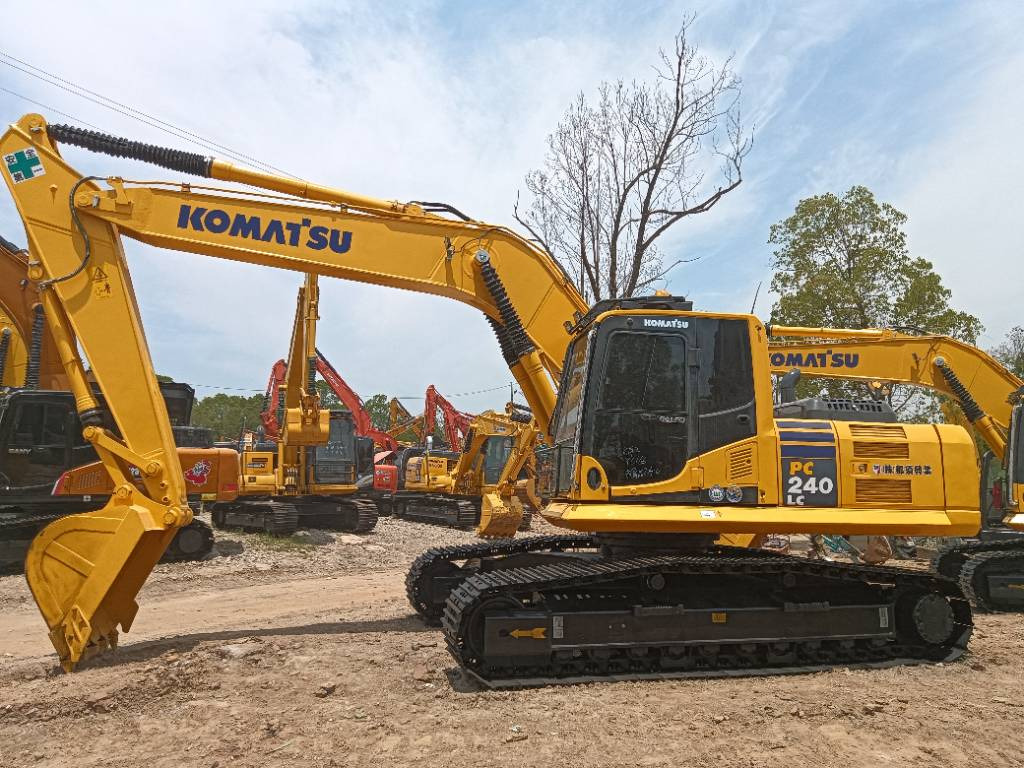 KOMATSU PC 240 - Excavadora de cadenas: foto 2 KOMATSU PC 240 - Excavadora de cadenas: foto 2