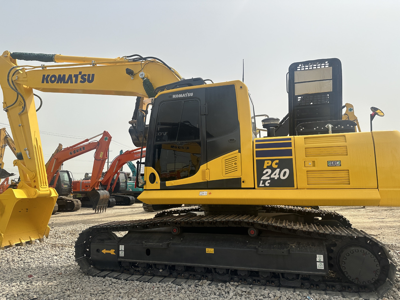 Komatsu PC 240 LC-8 - Excavadora de cadenas: foto 1 Komatsu PC 240 LC-8 - Excavadora de cadenas: foto 1